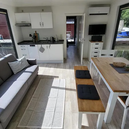 Hausboot Hafen2wo Botel *