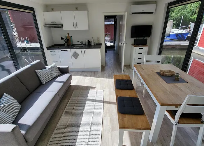 Hausboot Hafen2wo Πλωτό κατάλυμα *